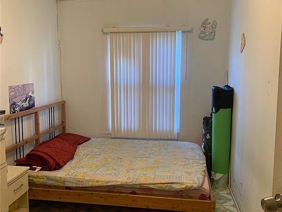 5th image of 2842 W 31st St