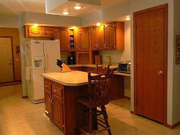 4th image of 8157 Greenwood Dr