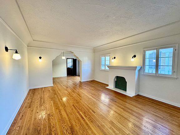 3rd image of 343 1/2 N Curson Ave #343-1/2