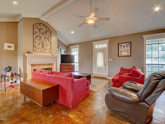 4th image of 106 White Tail Dr