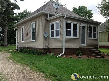446 E Walnut St photo 1