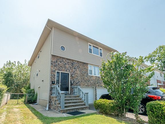 2nd image of 430 Sylvan St Unit 1