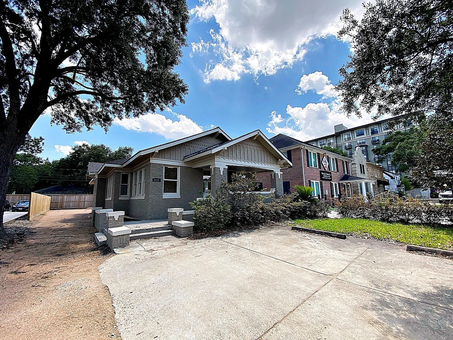 2 bed, 2.0 bath, 1597 sqft, $4,900 — Photo 2