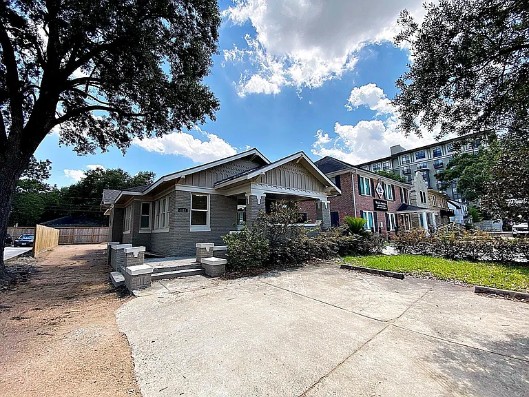 1625 W Alabama St — Photo 2