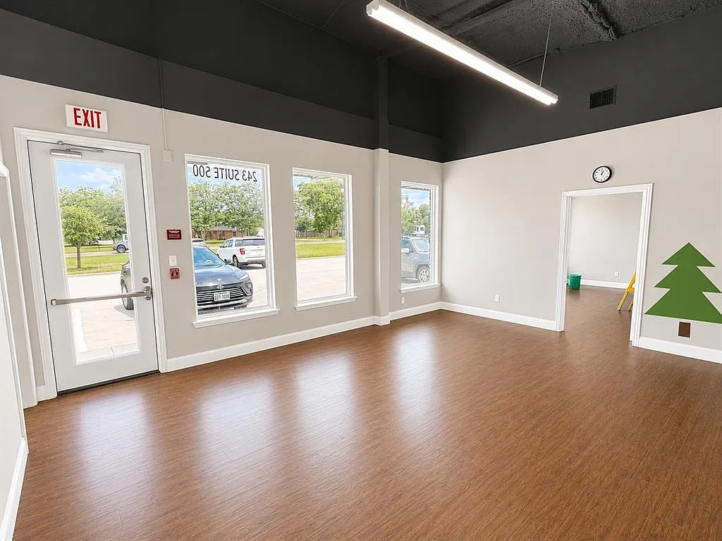 Studio, 2500 sqft, $2,800 — Photo 1