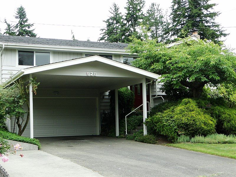 1st image of 928 Lovell Ave NW