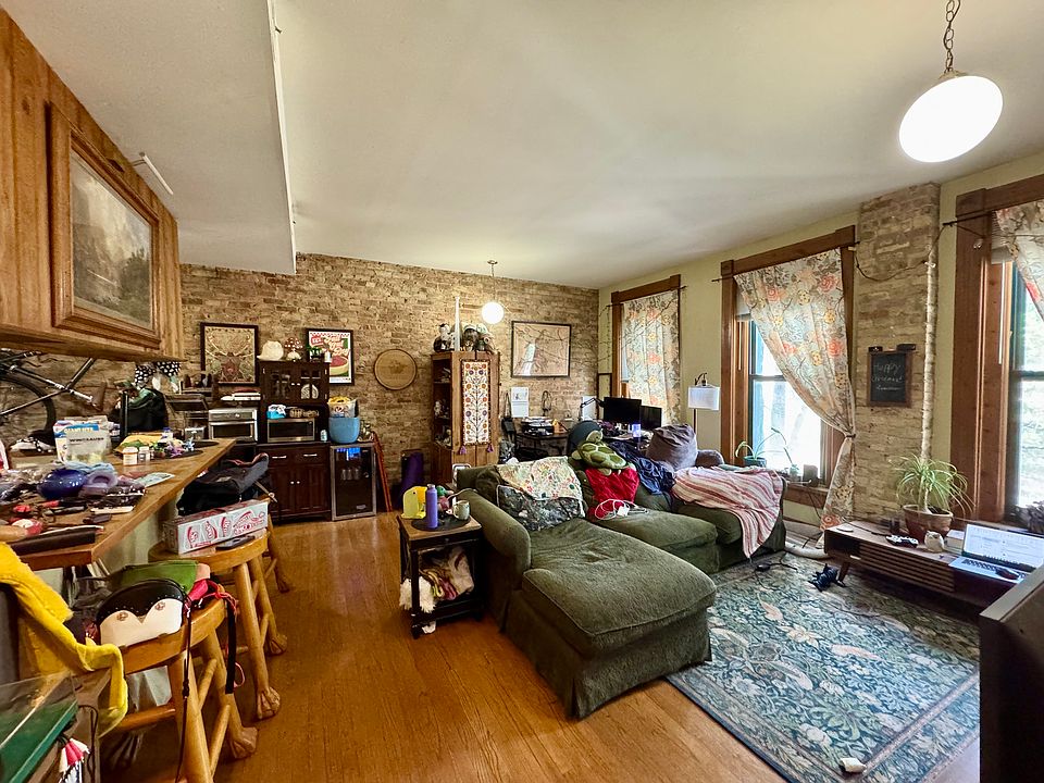 1st image of 2306 N Lincoln Ave APT 2C
