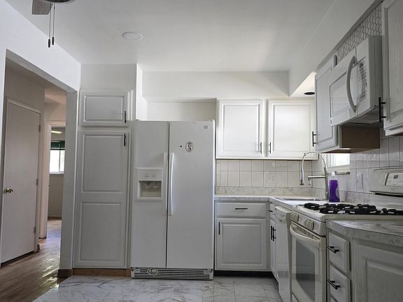 3rd image of 20473 Vermander Ave