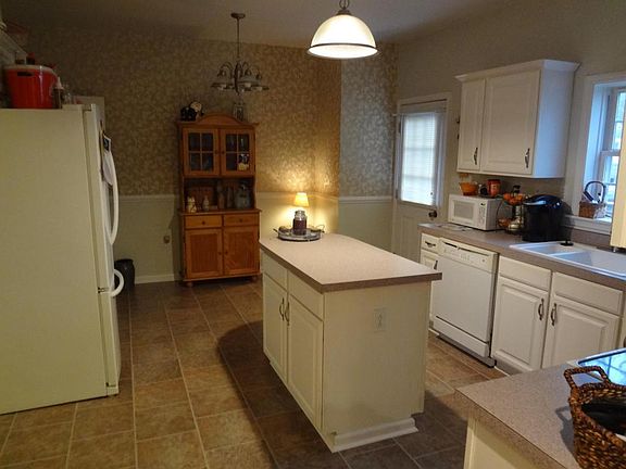 3rd image of 1766 Forest Ave