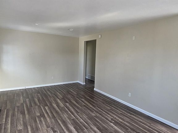 3rd image of 1925 Poplar Ave
