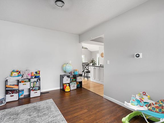 4th image of 4500 31st St