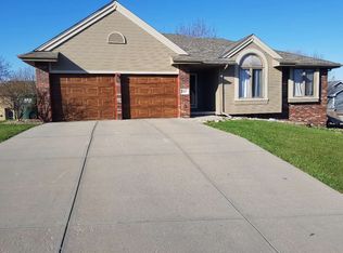 2103 Franklin Dr, Papillion, NE 68133