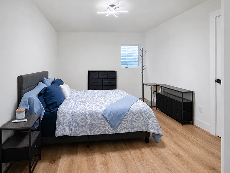 240 E Belmont Ave — Photo 13