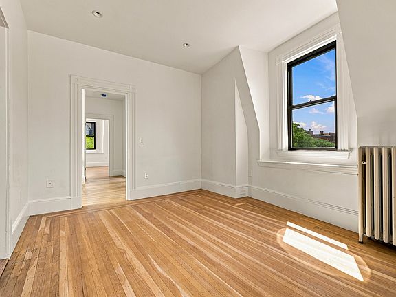 5th image of 9 Linden St APT 3