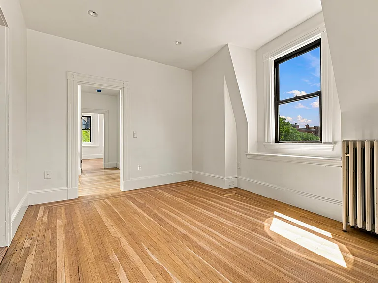 19 School St #3 — Photo 2