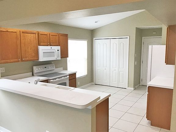 3rd image of 2226 Roanoke Springs Dr