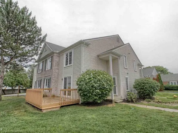 37454 Stonegate Cir, Clinton Township, MI 48036