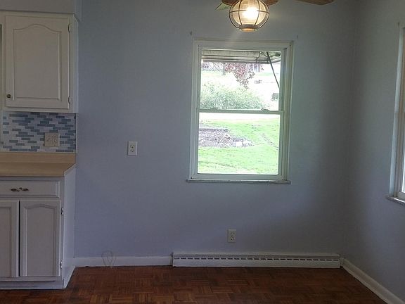 4th image of 127 Linmar Ave