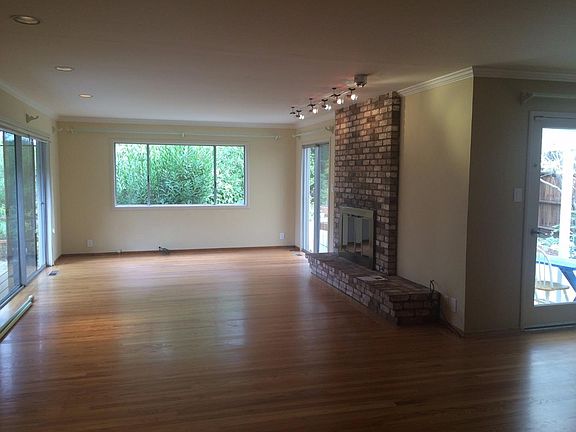 4th image of 1119 Maywood Dr