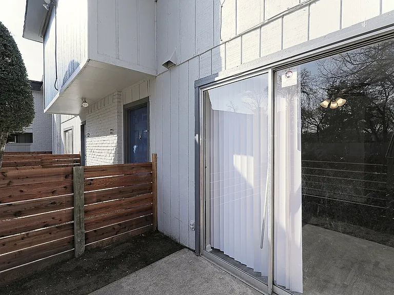 B2 - 2BD, 2BA - 1201SF - Patio