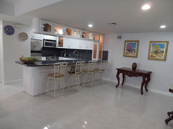 3rd image of 1621 Collins Avenue # Fl 4th