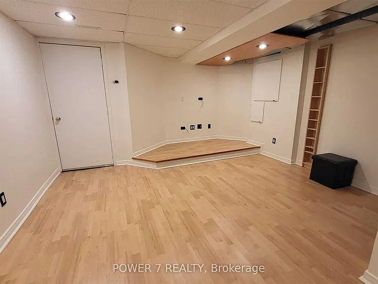 254 Bur Oak Ave — Photo 10