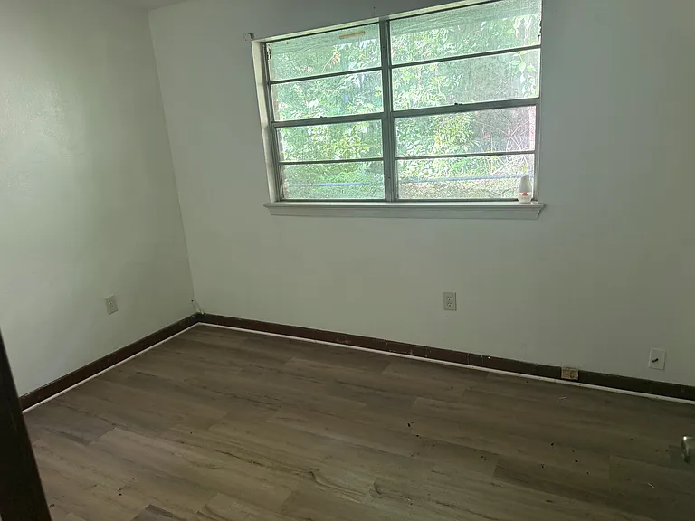 5323 Washington Ave — Photo 6