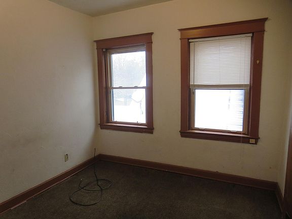 5th image of 923 N Burdick St APT D