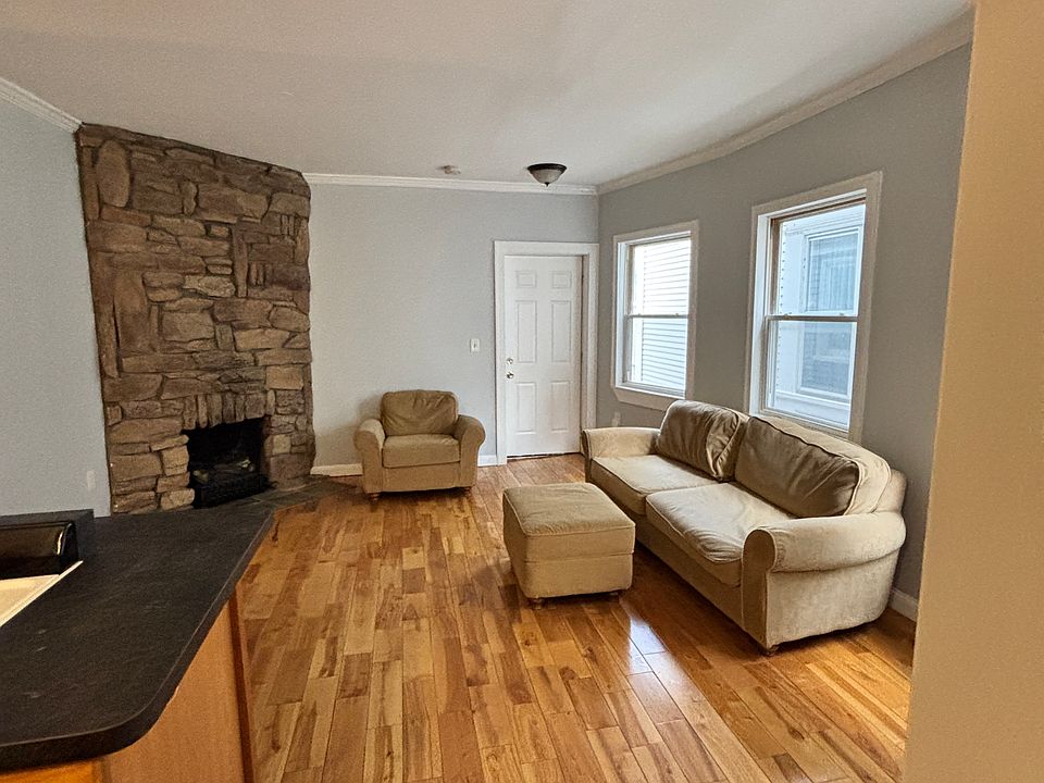 1st image of 189 Saint James Pl APT 1