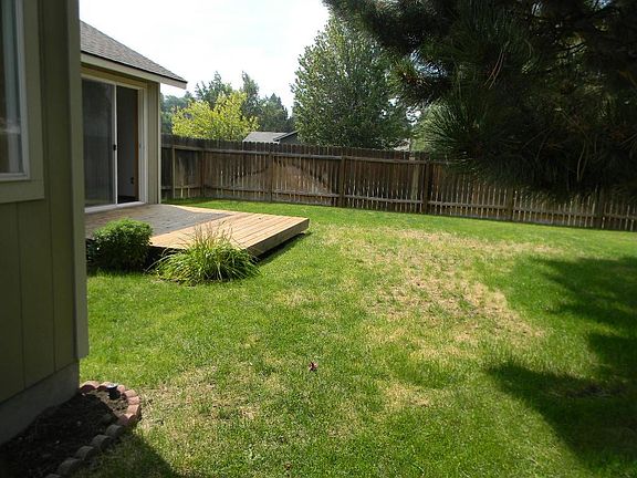 3rd image of 1840 NE Cobble Creek Ave