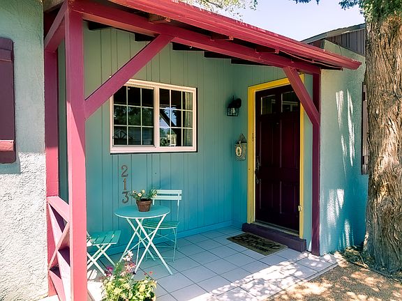 2nd image of 213 Hermosa Dr NE