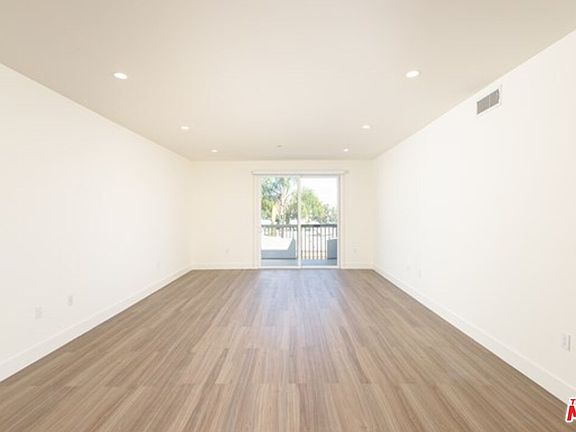 2nd image of 1439 Armacost Ave