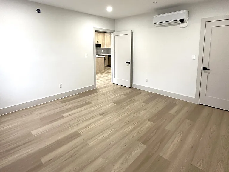 215 Main St #202 — Photo 10
