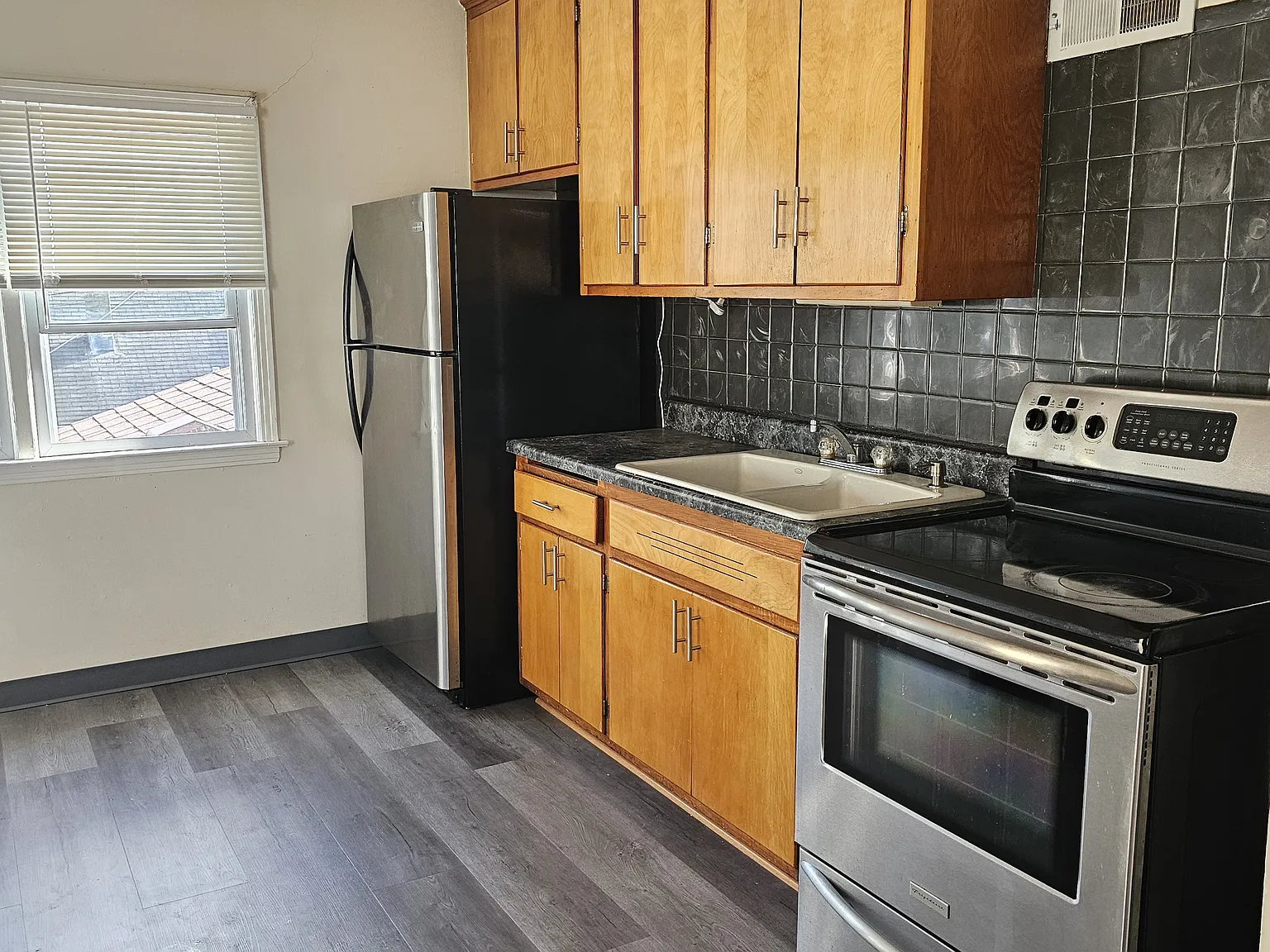 1 bed, 875 sqft, $1,050 — Photo 2