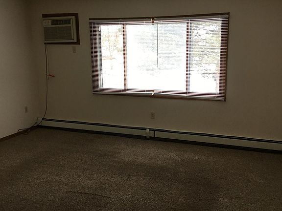 5th image of 207 13th St N APT 7