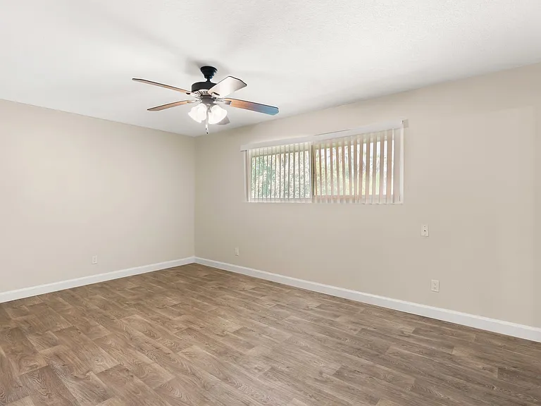 Canoga Variel Apartments- Canoga Park, CA — Photo 12