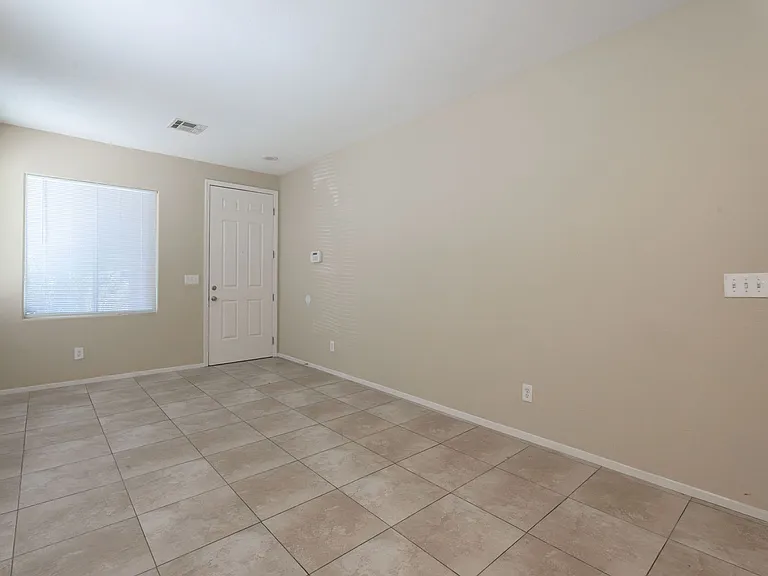 944 Saffex Rose Ave — Photo 3