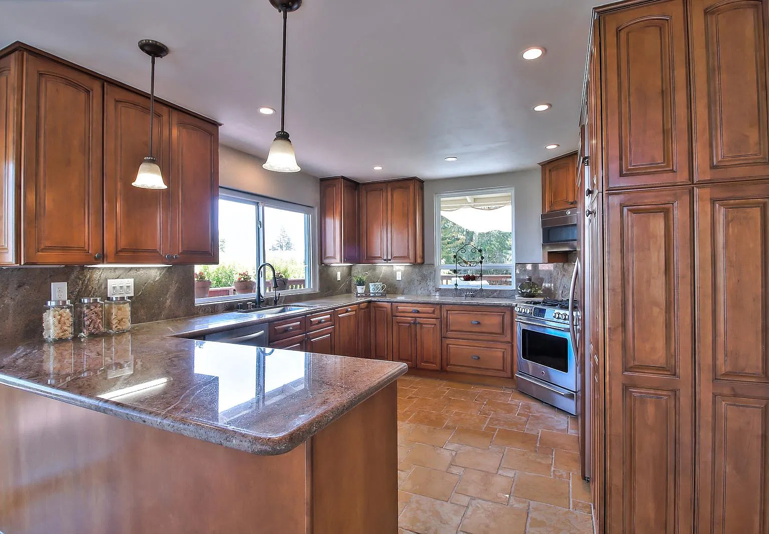 308 Casitas Bulevar — Photo 2