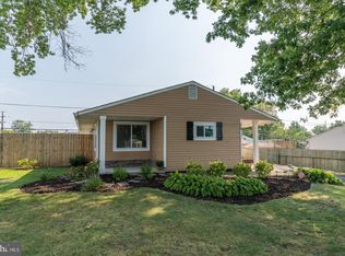 30 Gridiron Rd, Levittown, PA 19057