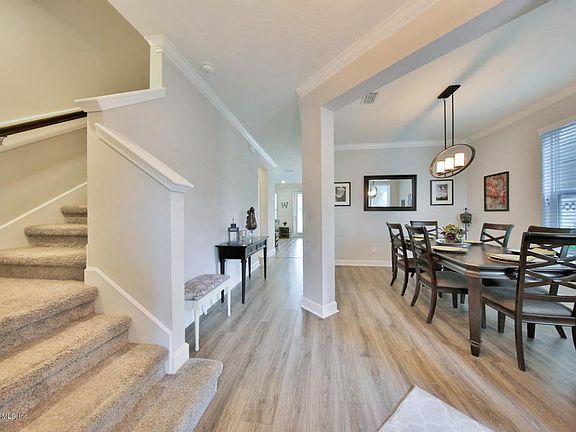 5th image of 102 Forest Edge Dr