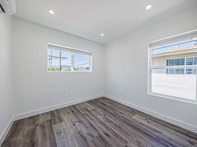 3015 Alsace Ave — Photo 42