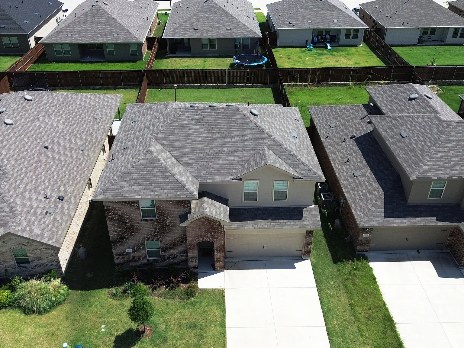 4 bed, 2599 sqft, $2,450 — Photo 2
