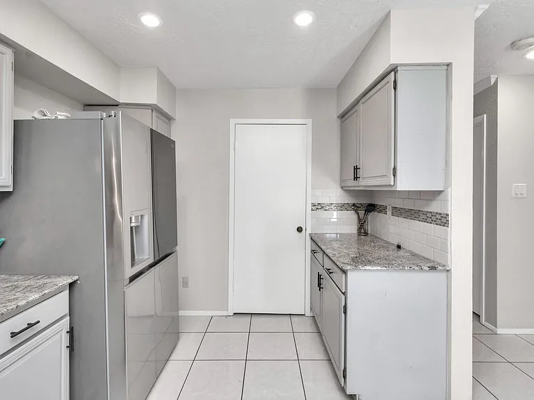 5837 Sunforest Dr — Photo 10