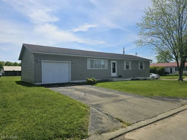 523 E Oak St, Davisville, WV 26142