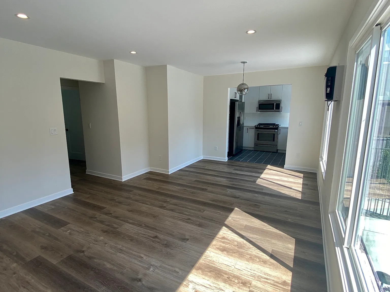 2 bed, 1100 sqft, $4,100 — Photo 3