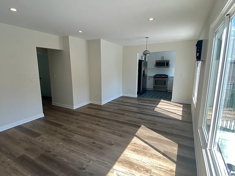 1319 Havenhurst Dr #12 — Photo 3