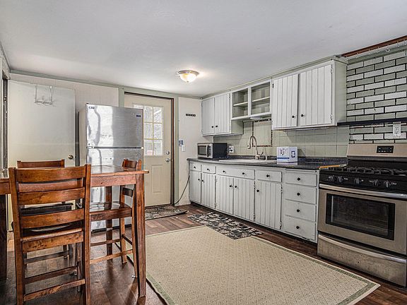 5th image of 907 E Park St