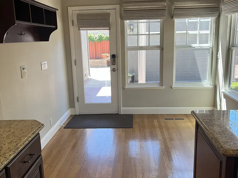 1078 Byerley Ave — Photo 13