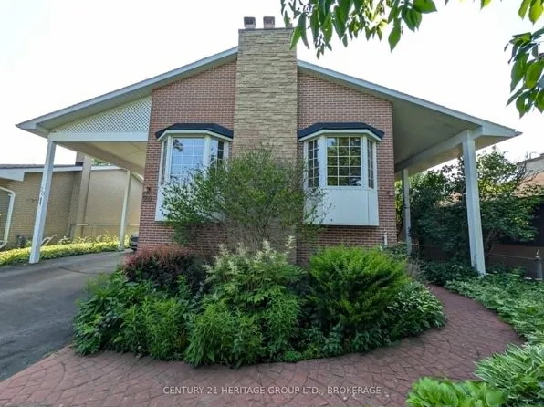 20 Oakridge Ave, Kingston, ON K7L 4S9