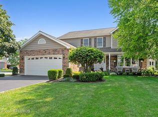117 Golf View Cir, Prospect Heights, IL 60070